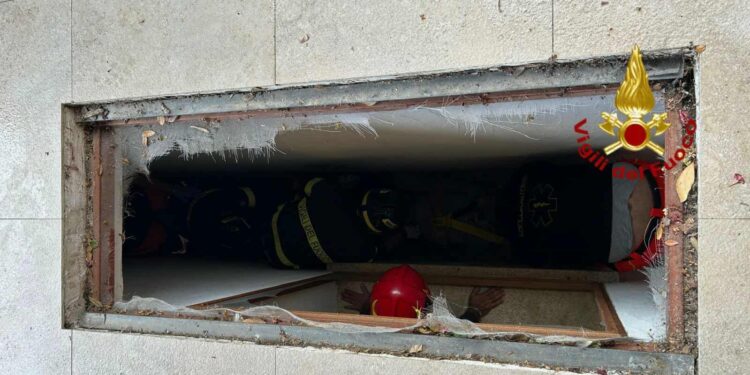 Golfo Aranci: donna cade in un’intercapedine, salvata dai vigili