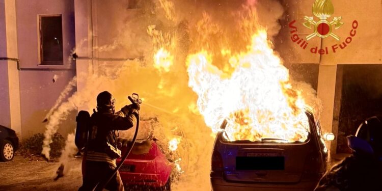 Quartu Sant’Elena: a fuoco due auto in via Oslo