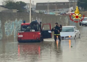 Porto Torres: rimangono intrappolate nella loro macchine, salvate mamma e figlia