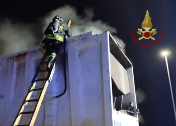 Villamar: a fuoco un compattatore per la raccolta differenziata