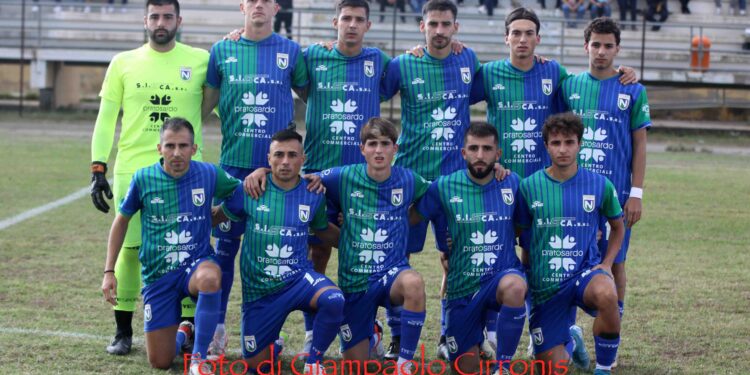 La Nuorese supera l’Atletico Uri nell’anticipo e balza in testa alla classifica, le concorrenti chiamate a rispondere