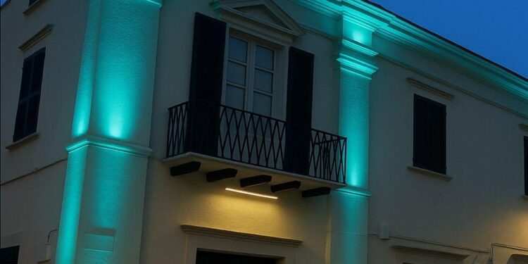 A Porto Torres, il Palazzo del Marchese si tinge di turchese per la Campagna internazionale “Uniti per la dislessia”