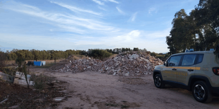 Arborea: sequestrata un’area adibita a discarica non autorizzata di rifiuti speciali