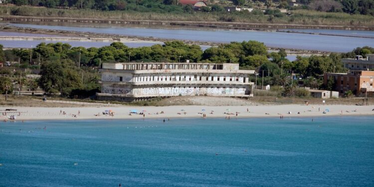 Ex Ospedale Marino del Poetto: dalla Giunta regionale il via libera definitivo alla riqualificazione. Il rudere diventa un hotel di lusso immerso nella natura