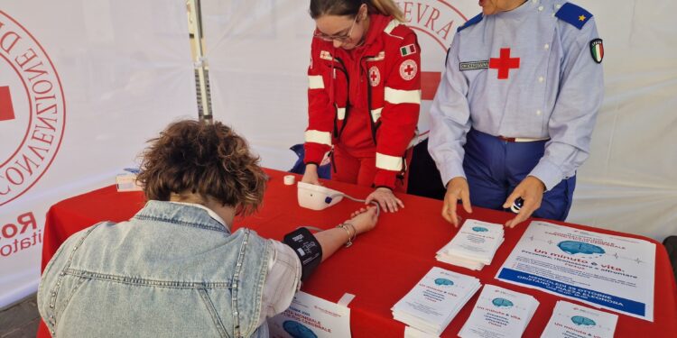 Giornata mondiale contro l’ictus: successo dell’evento informativo organizzato in piazza Eleonora a Oristano da Asl 5, Areus e Croce Rossa