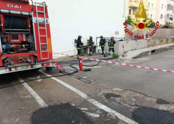 Alghero: a fuoco una cabina dell’Enel in via Vittorio Emanuele