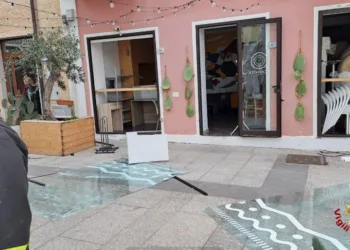 Violenta esplosione nel centro di Olbia