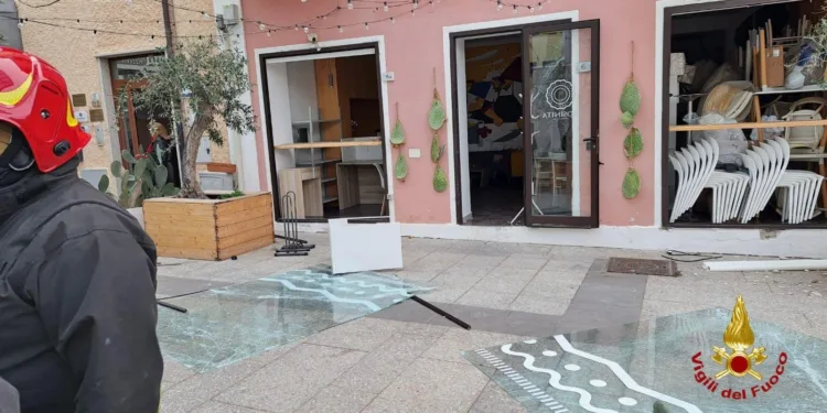 Violenta esplosione nel centro di Olbia