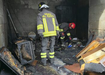 Lanusei: a fuoco un garage in via Sa Serra