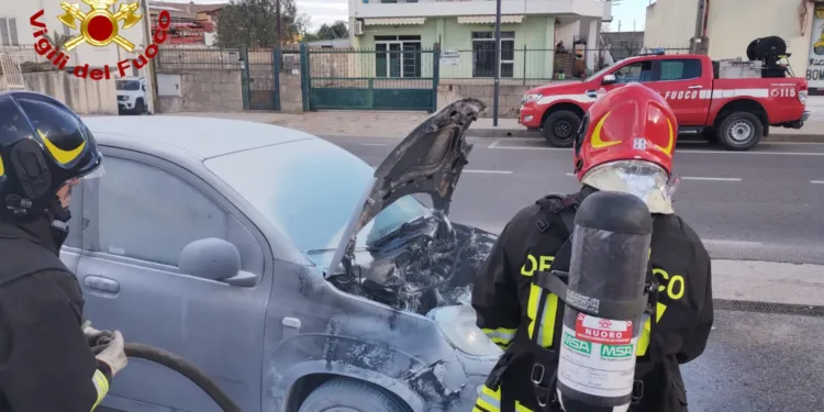 Lotzorai: a fuoco una Fiat Panda