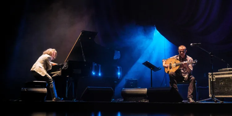 Giovedì 13 novembre Andrea Manzoni e Mauro Sigura presentano al Teatro Massimo la produzione originale Migrantes firmata da Medinsard