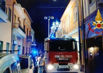 Quartucciu: a fuoco il tetto di un’abitazione