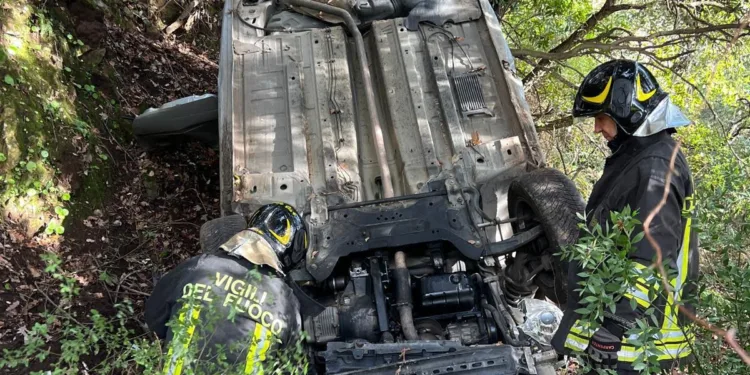 Incidente stradale sulla Sorgono-Austis, un 26enne in ospedale