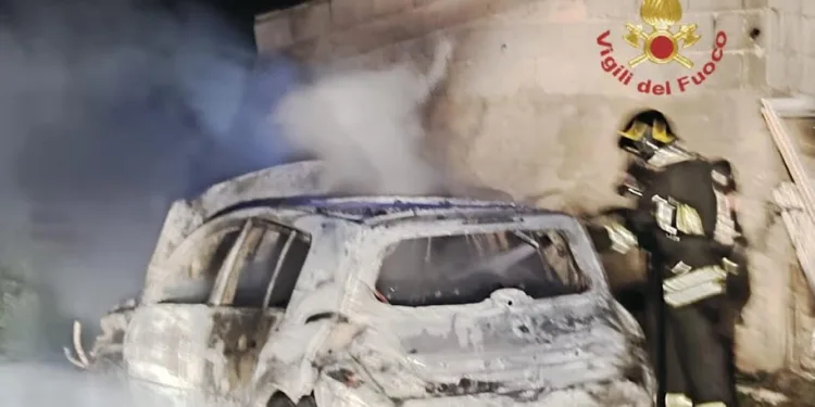 Decimomannu: a fuoco un’auto a Su Meriagu