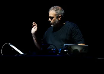 “Tumbarinos in Dub” è la nuova produzione originale targata Medinsard, in scena domenica 21 dicembre, al Teatro Massimo di Cagliari