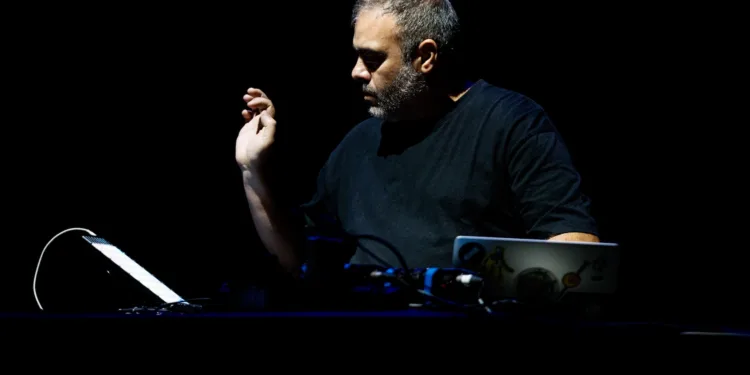 “Tumbarinos in Dub” è la nuova produzione originale targata Medinsard, in scena domenica 21 dicembre, al Teatro Massimo di Cagliari