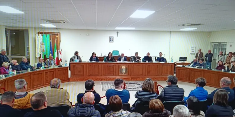 Trasferimento detenuti in regime di 41 bis al carcere di Uta, affollatissima assemblea nell’aula consiliare