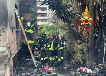 I vigili del fuoco di Cagliari sono intervenuti a Quartu Sant’Elena per un incendio in un cortile privato di una palazzina condominiale