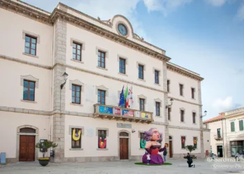 Tempio Pausania si prepara per indossare i colori, l’allegria e l’ironia tipica de Lu Carasciali Timpiesu