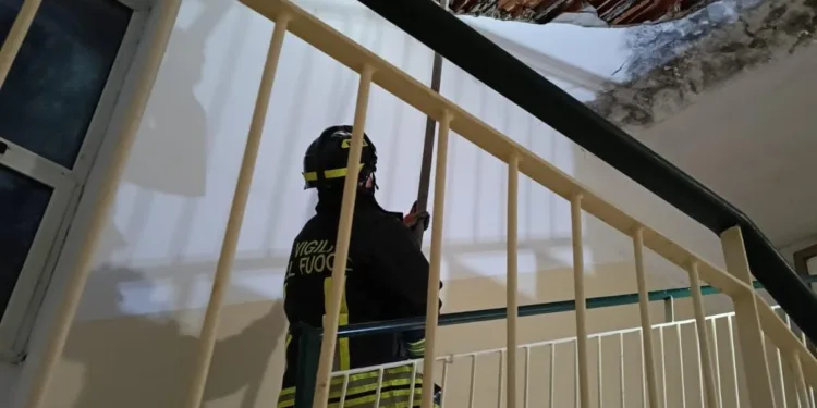 Sassari: crolla un’intradosso di un solaio nel vano scala di una palazzina in via Rizzeddu