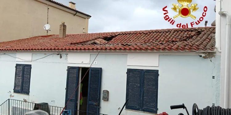 Santa Teresa Gallura: crolla parzialmente il tetto di una casa in via Sonnino