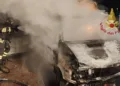 Cagliari: a fuoco un furgone in via Monferrato