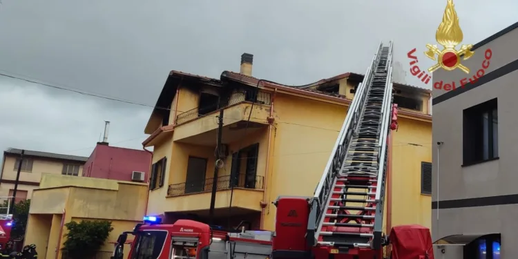 A Villacidro, dalle 6.40 è in corso l’intervento dei vigili del fuoco, per l’incendio in un’abitazione di via Antonio Fogazzaro
