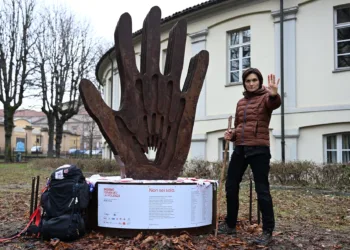 Oggi, presso l’Anagrafe Centrale di Torino, è stata inaugurata l’installazione INSIEME FERMIAMO LA VIOLENZA, promossa da Artemixia APS ET
