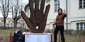 Oggi, presso l’Anagrafe Centrale di Torino, è stata inaugurata l’installazione INSIEME FERMIAMO LA VIOLENZA, promossa da Artemixia APS ET