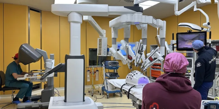 Al Policlinico Duilio Casula arriva nelle sale operatorie il robot Da Vinci di ultima generazione