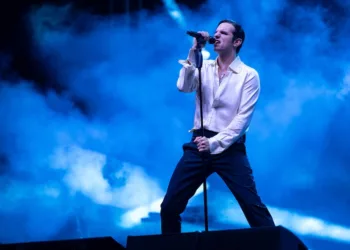 Arzachena da record. Achille Lauro incanta lo stadio Biagio Pirina per il Capodanno 2026