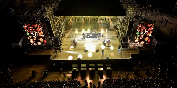 Enorme successo del Capodanno in piazzale Segni, a Sassari, con Max Pezzali in concerto
