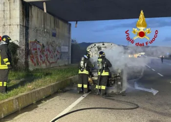 Olbia: a fuoco un’auto sulla circonvallazione ovest