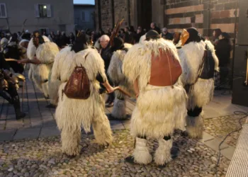 “Carazzas”: le maschere tradizionali sarde per le vie di Ardara