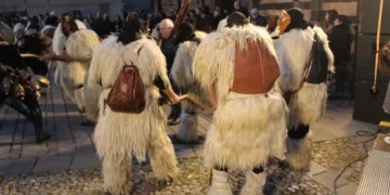 “Carazzas”: le maschere tradizionali sarde per le vie di Ardara