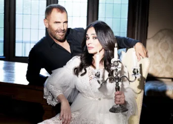 La Stagione di Prosa 2025-2026 del CeDAC dal 19 al 22 febbraio propone “La moglie fantasma” con Maria Grazia Cucinotta e Pino Quartullo, a Carbonia, San Gavino, Oristano e Lanusei