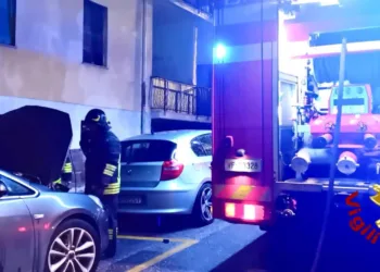 Sassari: principio d’incendio di un’auto tra via Pascoli e via Montello
