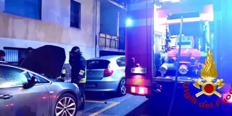 Sassari: principio d’incendio di un’auto tra via Pascoli e via Montello