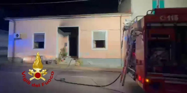 Thiesi: a fuoco un’abitazione