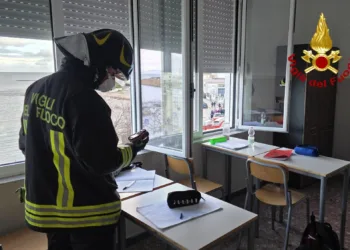 Porto Torres: bruciore agli occhi e tosse per alcuni studenti del Nautico, intervengono i vigili del fuoco