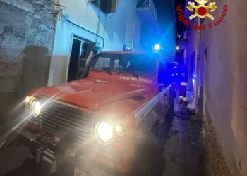 Bono: a fuoco un appartamento in via Fara