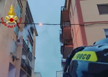Sassari: principio di incendio da corto circuito su cavi elettrici in via Giulio Dolcetta
