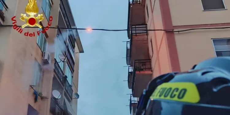 Sassari: principio di incendio da corto circuito su cavi elettrici in via Giulio Dolcetta