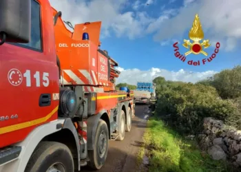 Paulilatino: un mezzo pesante esce parzialmente dalla sede stradale