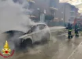 Sassari: a fuoco un’auto in via Lago di Baratz