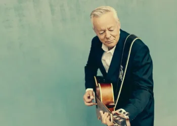 Grande serata all’insegna della chitarra domani a Cagliari con Tommy Emmanuel in concerto alla Fiera