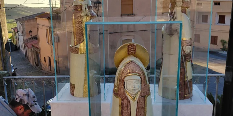 “Sacra Famiglia”: a Semestene una nuova opera dell’artista Pina Monne