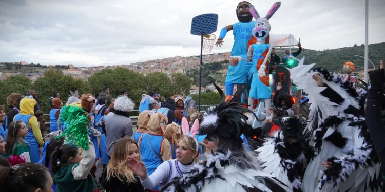 Il Carnevale Sennorese non si arrende al maltempo: Martedì Grasso si rilancia con la Grande sfilata conclusiva