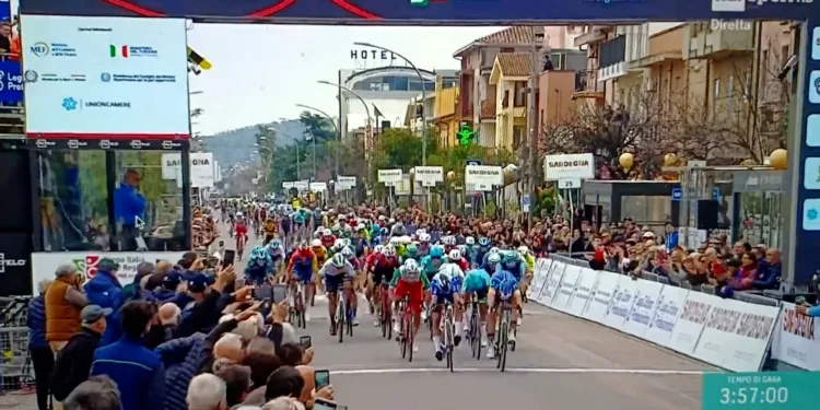 Il 26enne serbo Dusan Rajovic s’è imposto in volata, a Tortolì, nella terza tappa del Giro di Sardegna