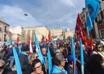 Oltre 1.500 persone hanno partecipato alla manifestazione in piazza Palazzo, a Cagliari, sul tema della concentrazione dei detenuti al 41 bis negli istituti penitenziari sardi